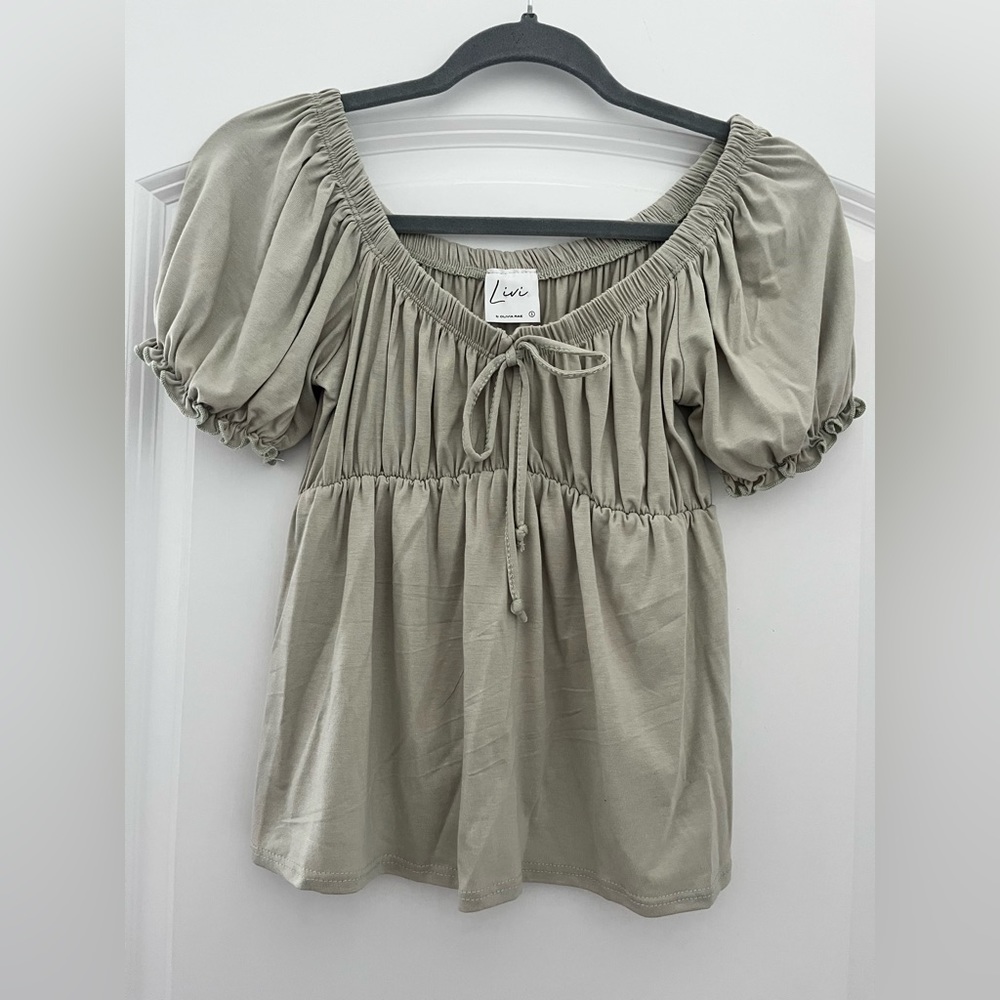 Olivia Rae, Size Small Top